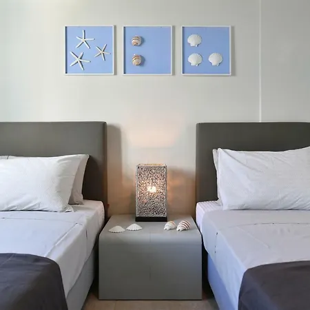 Nava Devine Water Front House In Hébergement de vacances