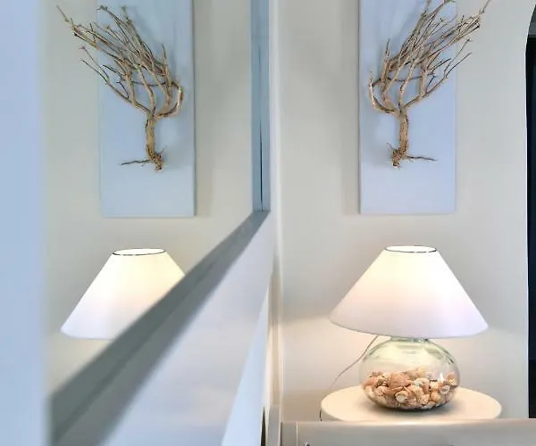 Hébergement de vacances Nava Devine Water Front House In *