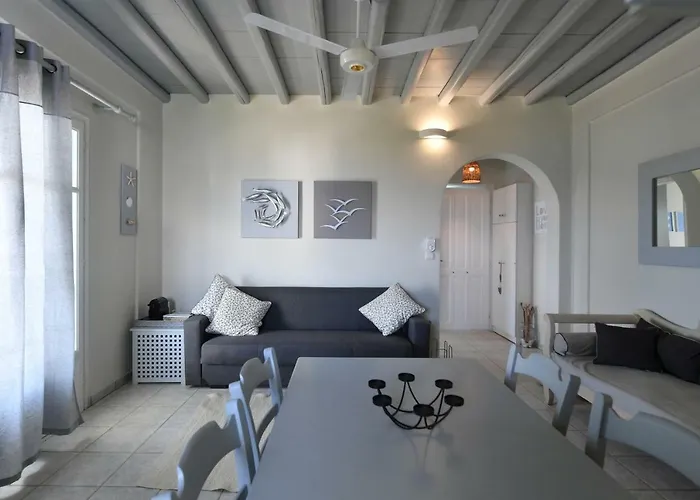 Hébergement de vacances Nava Devine Water Front House In *