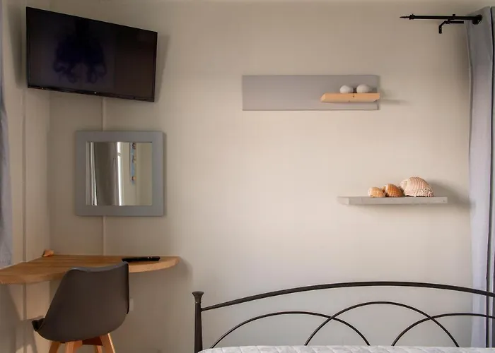 Prázdninový dům Nava Devine Water Front House In *