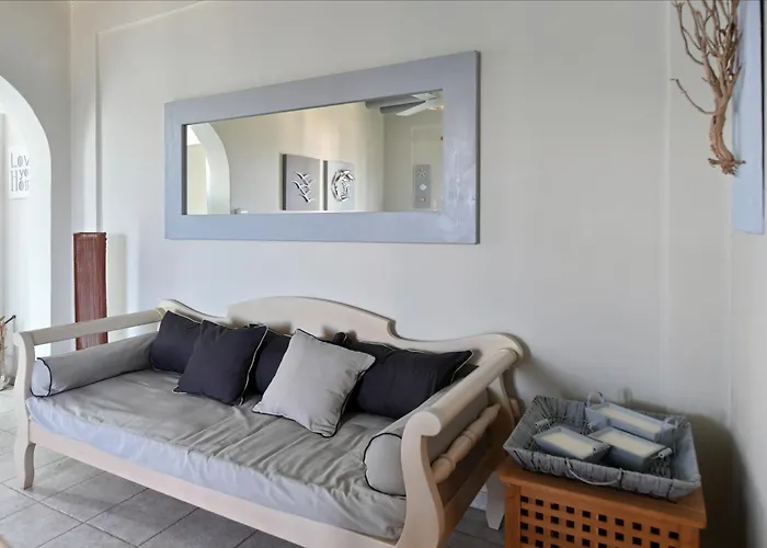 Nava Devine Water Front House In Prázdninový dům Ambelas